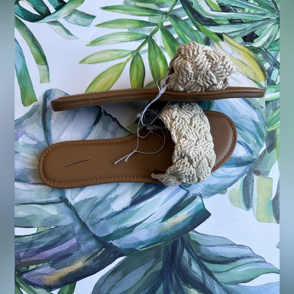 Universal Thread sandals - Ivory NWT - Picture 3 of 5